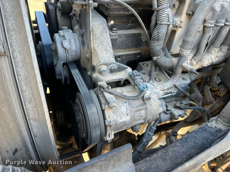 image for item DV1963 1999 Volvo VN semi truck