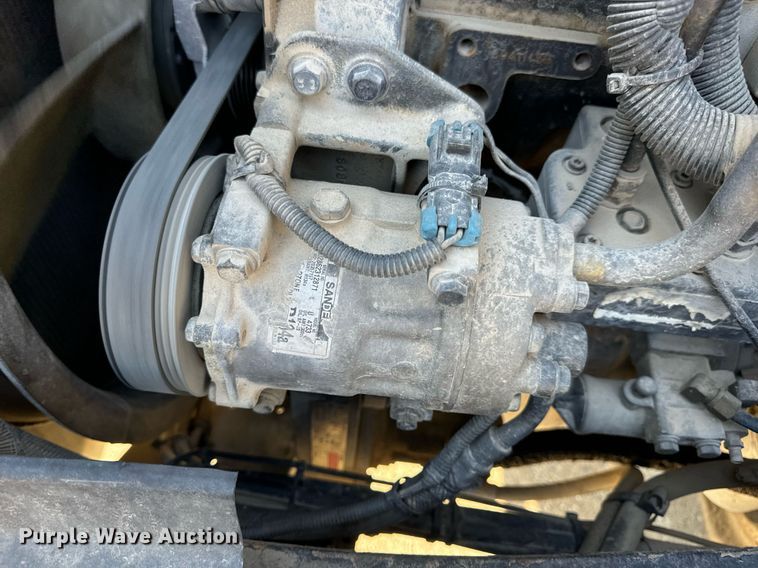 image for item DV1963 1999 Volvo VN semi truck