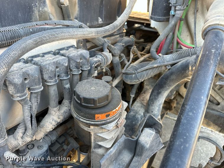 image for item DV1963 1999 Volvo VN semi truck