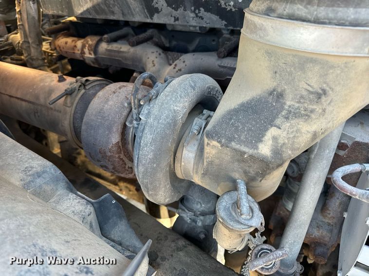 image for item DV1963 1999 Volvo VN semi truck