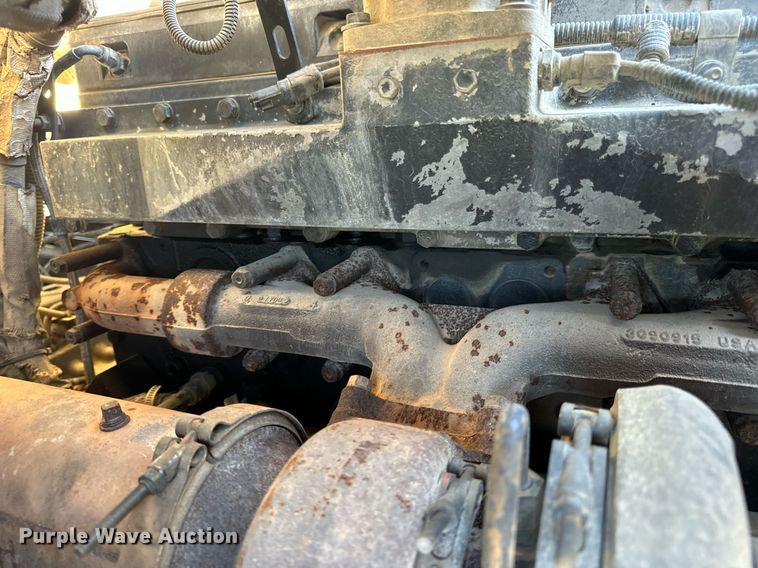 image for item DV1963 1999 Volvo VN semi truck