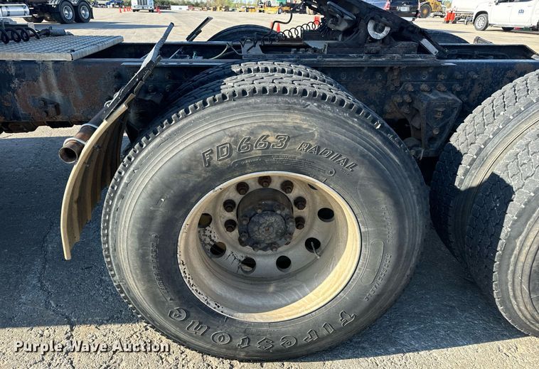 image for item DV1963 1999 Volvo VN semi truck