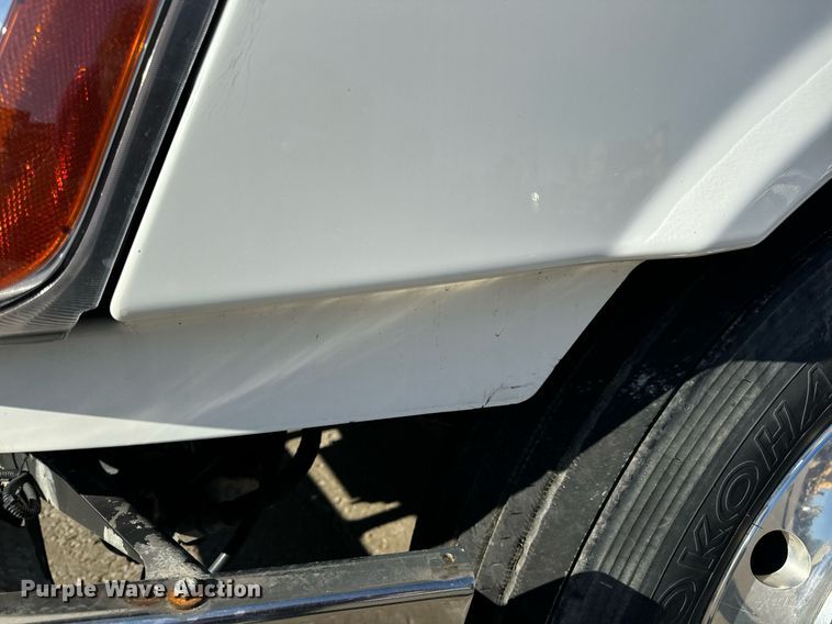 image for item DV1964 2016 Freightliner Cascadia semi truck