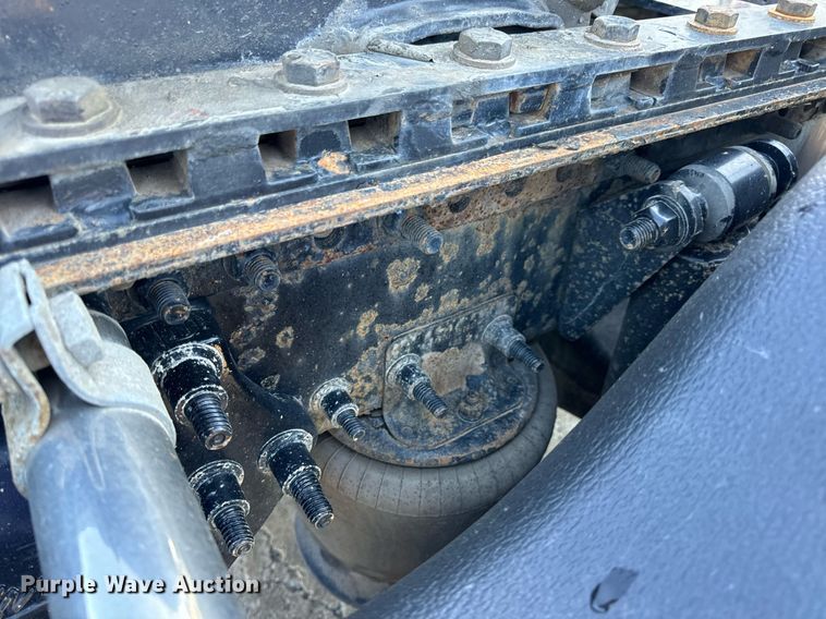 image for item DV1964 2016 Freightliner Cascadia semi truck