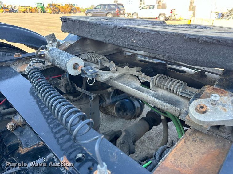 image for item DV1964 2016 Freightliner Cascadia semi truck