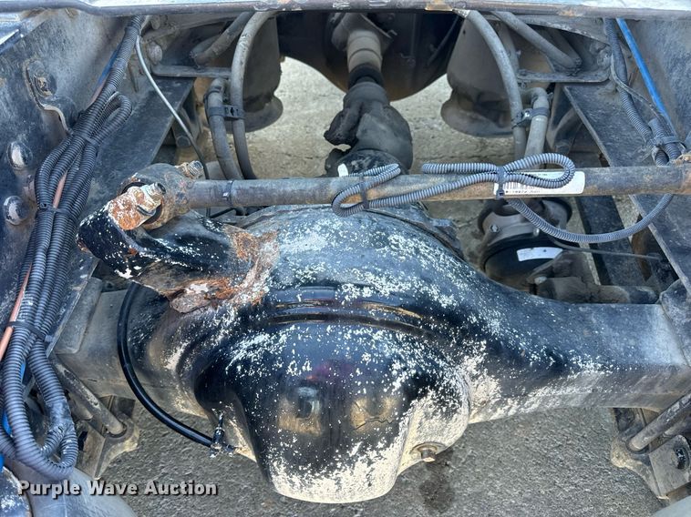 image for item DV1964 2016 Freightliner Cascadia semi truck