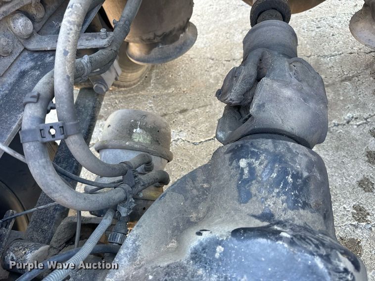 image for item DV1964 2016 Freightliner Cascadia semi truck