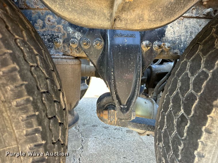 image for item DV1964 2016 Freightliner Cascadia semi truck