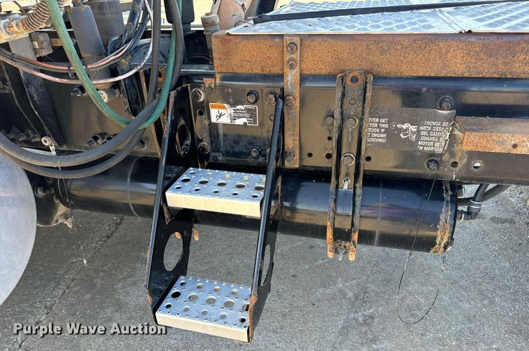 image for item DV1964 2016 Freightliner Cascadia semi truck