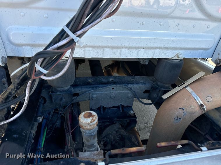 image for item DV1964 2016 Freightliner Cascadia semi truck