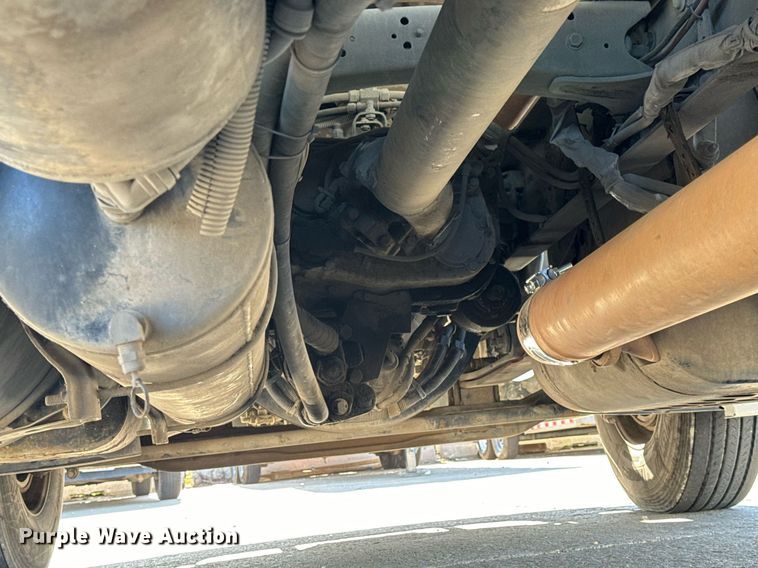 image for item DV1964 2016 Freightliner Cascadia semi truck