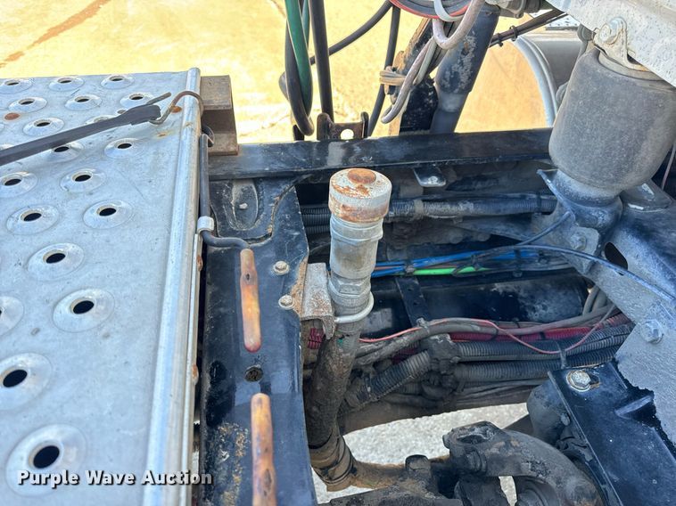 image for item DV1964 2016 Freightliner Cascadia semi truck