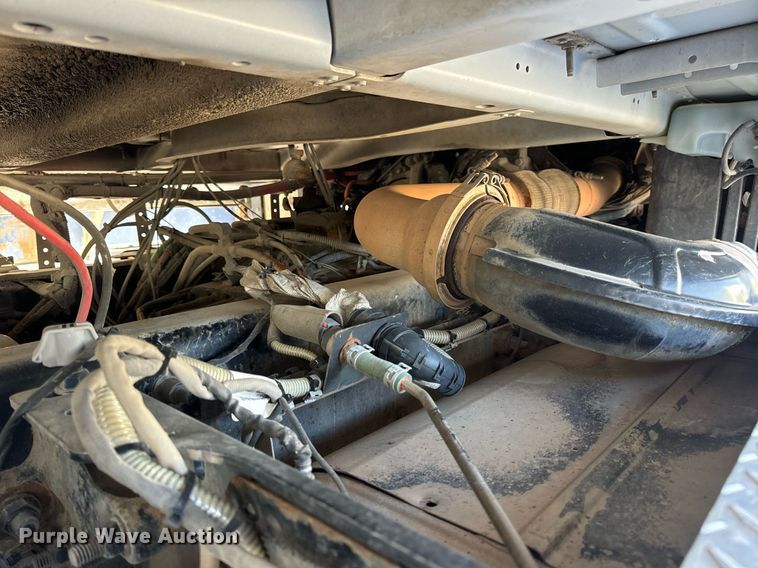 image for item DV1964 2016 Freightliner Cascadia semi truck