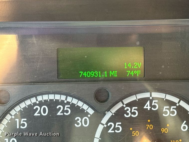 image for item DV1964 2016 Freightliner Cascadia semi truck