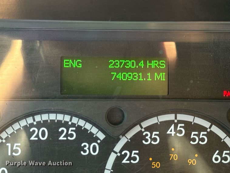 image for item DV1964 2016 Freightliner Cascadia semi truck