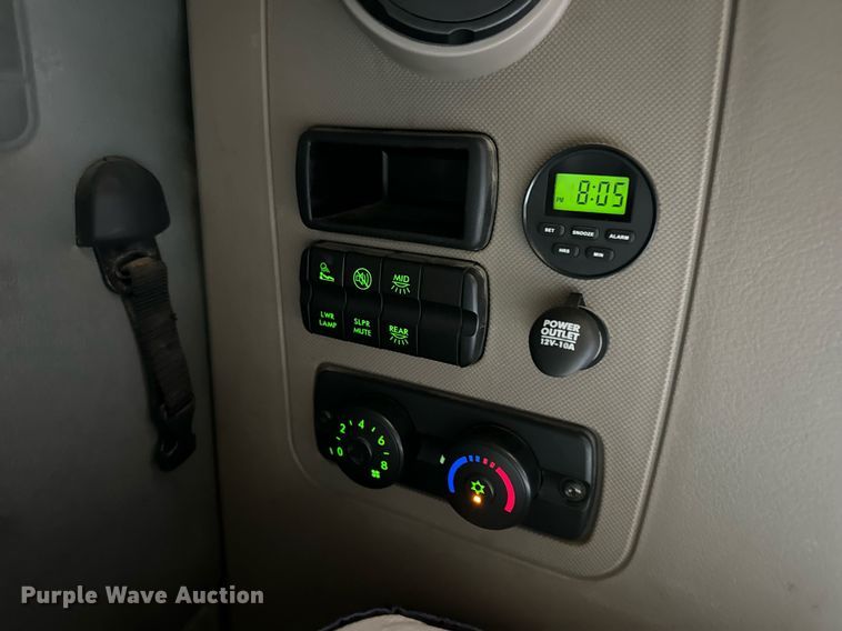 image for item DV1964 2016 Freightliner Cascadia semi truck