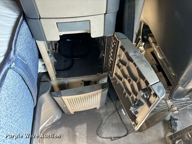 image for item DV1964 2016 Freightliner Cascadia semi truck