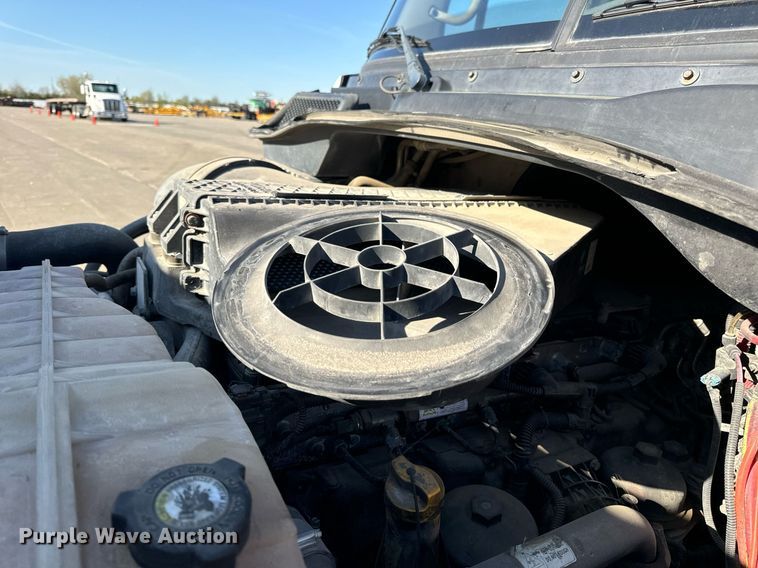 image for item DV1964 2016 Freightliner Cascadia semi truck