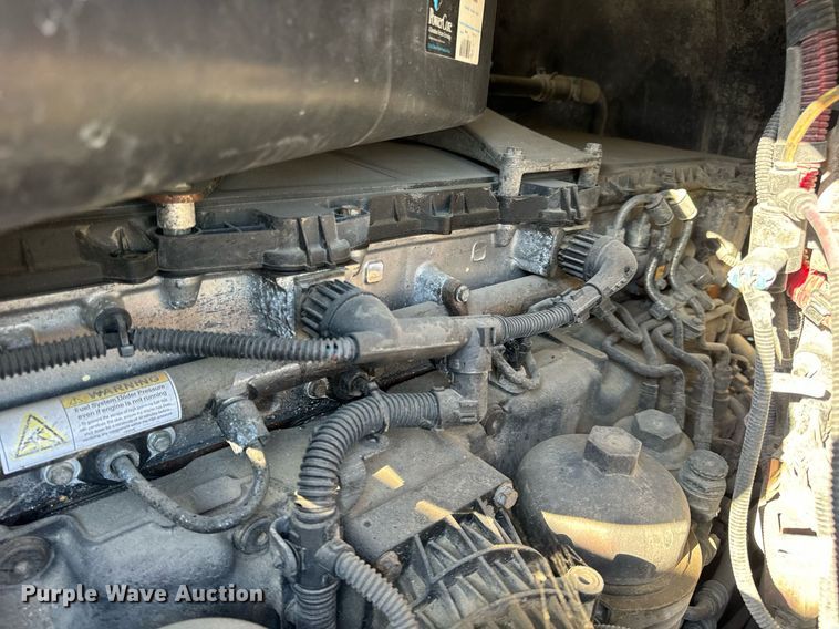 image for item DV1964 2016 Freightliner Cascadia semi truck