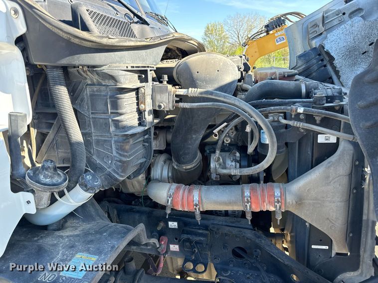 image for item DV1964 2016 Freightliner Cascadia semi truck