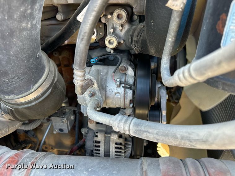 image for item DV1964 2016 Freightliner Cascadia semi truck