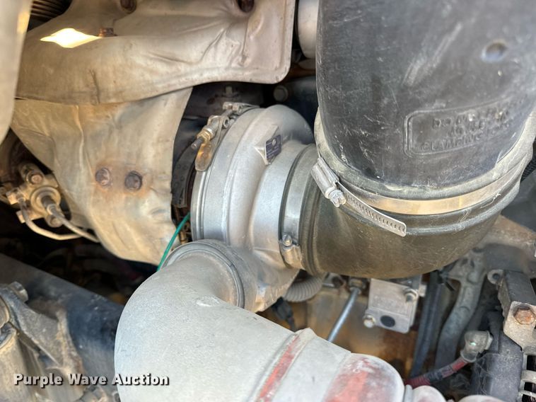 image for item DV1964 2016 Freightliner Cascadia semi truck