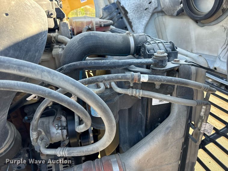 image for item DV1964 2016 Freightliner Cascadia semi truck