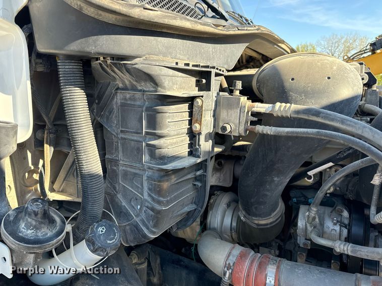 image for item DV1964 2016 Freightliner Cascadia semi truck