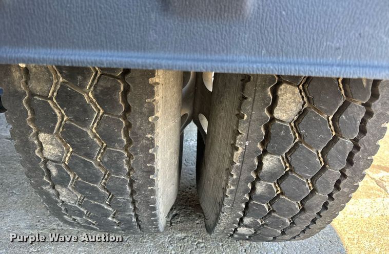 image for item DV1964 2016 Freightliner Cascadia semi truck