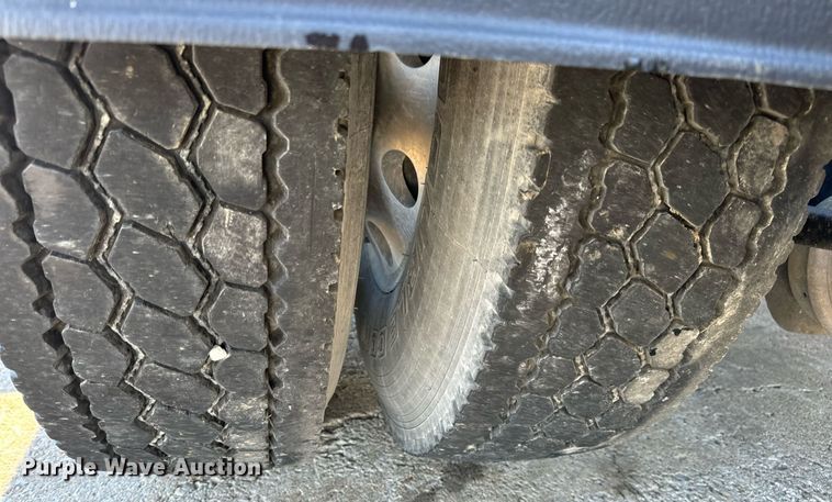 image for item DV1964 2016 Freightliner Cascadia semi truck