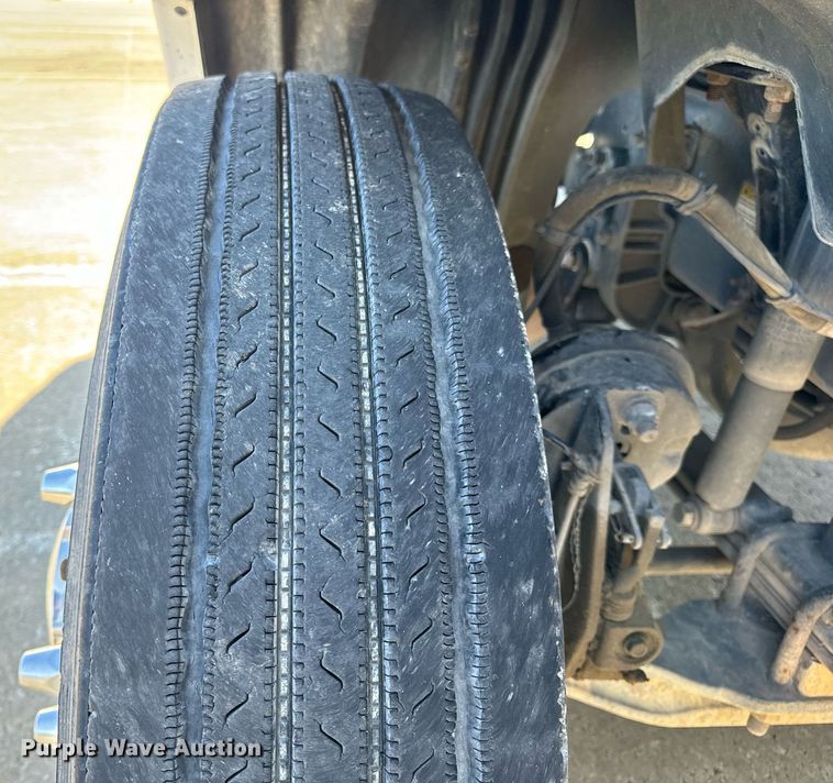 image for item DV1964 2016 Freightliner Cascadia semi truck