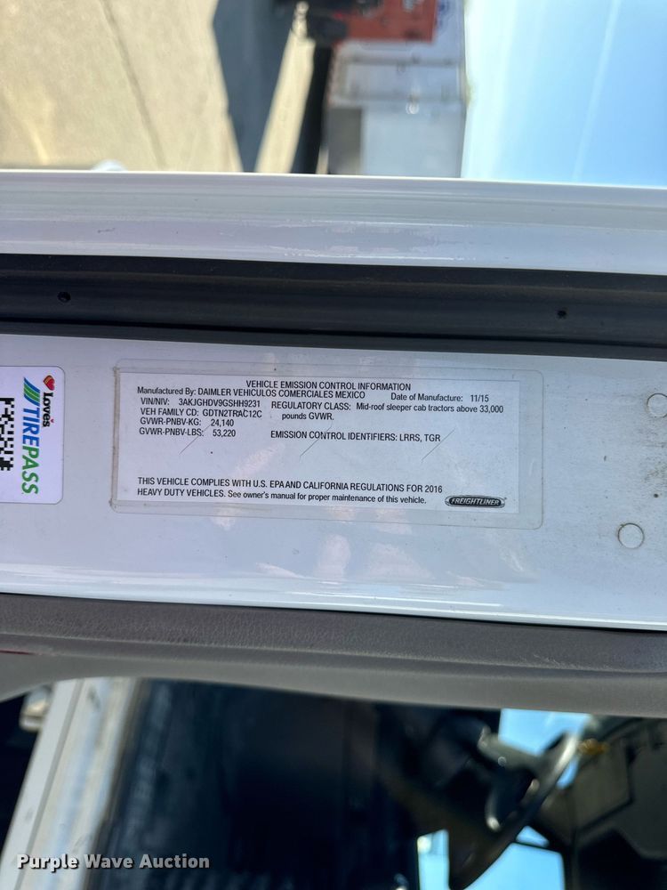 image for item DV1964 2016 Freightliner Cascadia semi truck