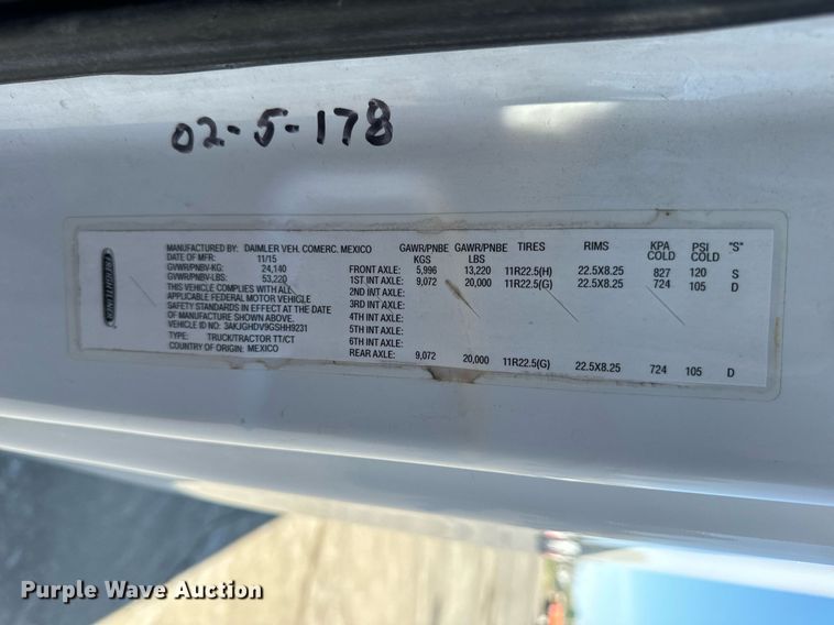 image for item DV1964 2016 Freightliner Cascadia semi truck