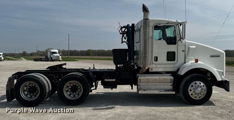 image for item DV2515 2009 Kenworth T800 semi truck
