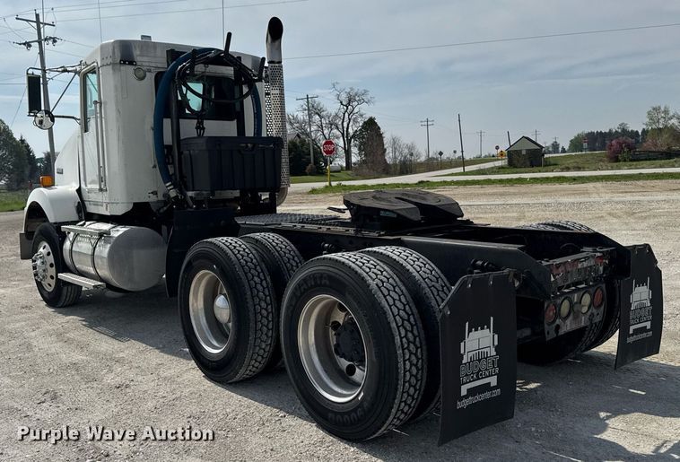 image for item DV2515 2009 Kenworth T800 semi truck