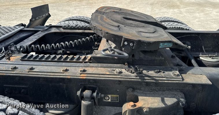 image for item DV2515 2009 Kenworth T800 semi truck