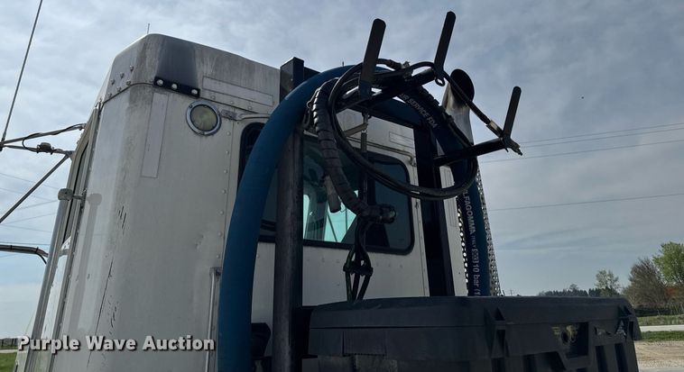 image for item DV2515 2009 Kenworth T800 semi truck