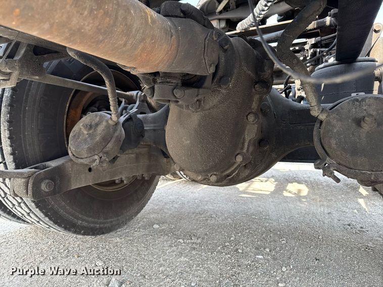 image for item DV2515 2009 Kenworth T800 semi truck