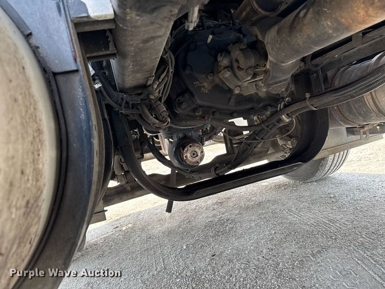 image for item DV2515 2009 Kenworth T800 semi truck