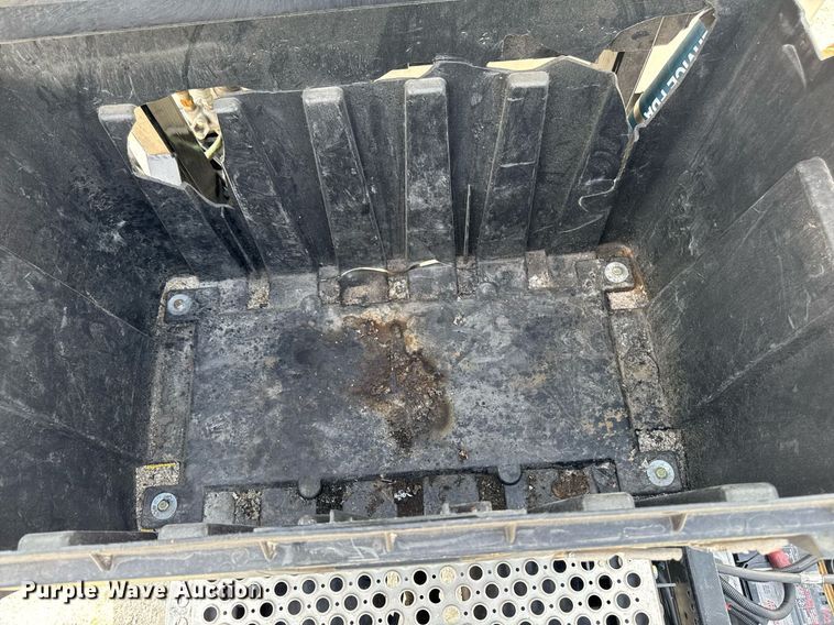 image for item DV2515 2009 Kenworth T800 semi truck