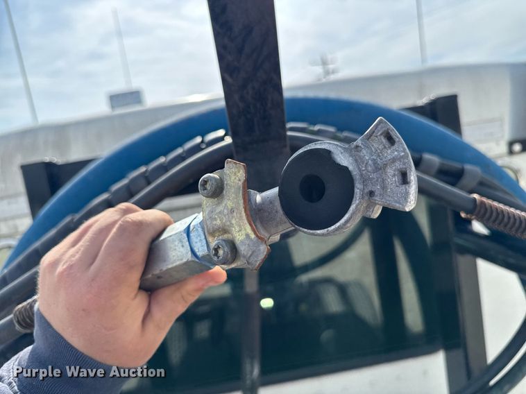 image for item DV2515 2009 Kenworth T800 semi truck