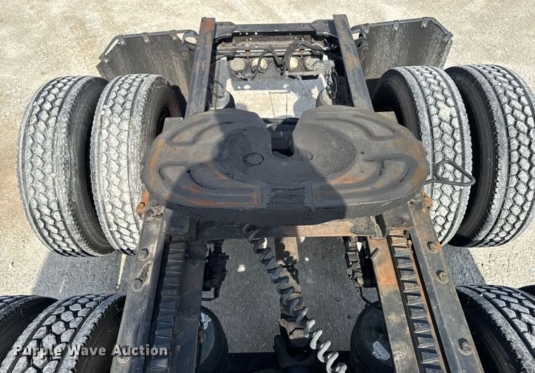 image for item DV2515 2009 Kenworth T800 semi truck