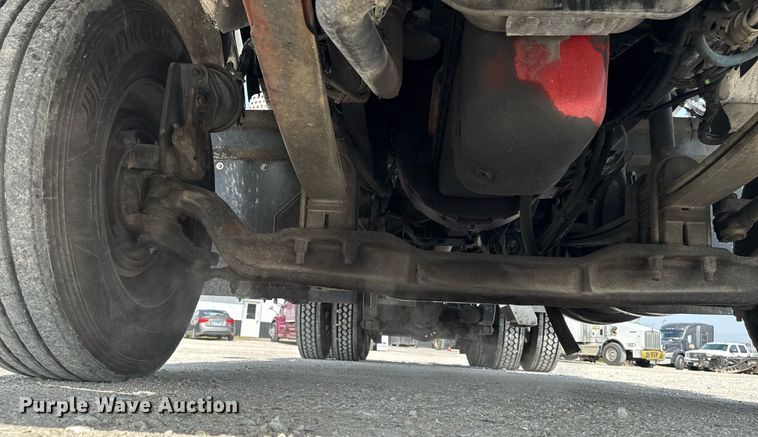 image for item DV2515 2009 Kenworth T800 semi truck