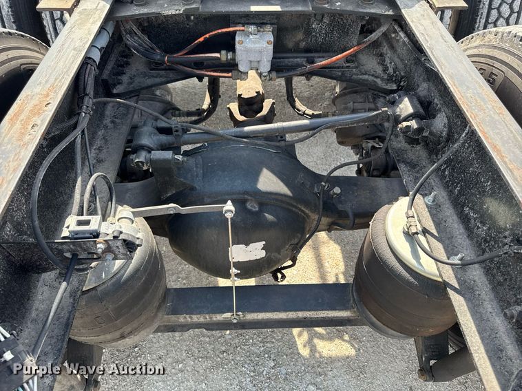 image for item DV2515 2009 Kenworth T800 semi truck