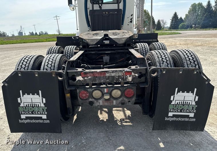 image for item DV2515 2009 Kenworth T800 semi truck