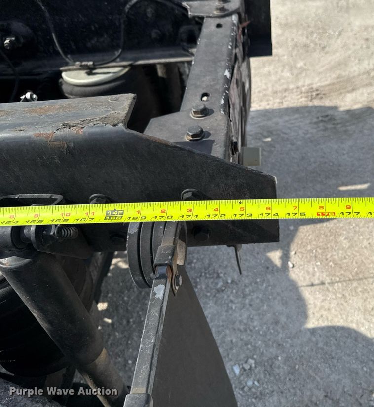 image for item DV2515 2009 Kenworth T800 semi truck