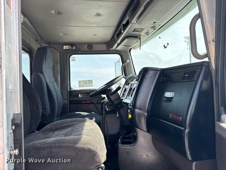 image for item DV2515 2009 Kenworth T800 semi truck