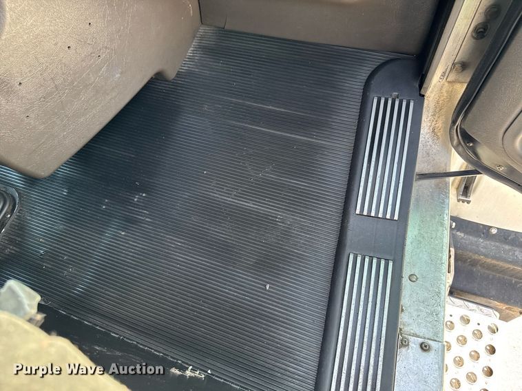 image for item DV2515 2009 Kenworth T800 semi truck