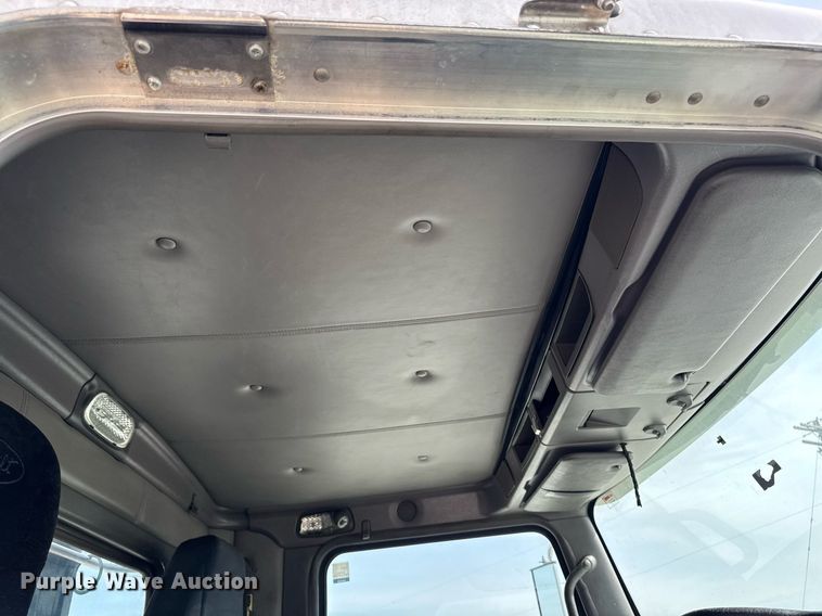 image for item DV2515 2009 Kenworth T800 semi truck