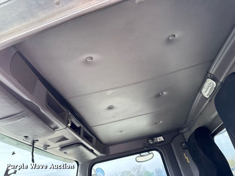 image for item DV2515 2009 Kenworth T800 semi truck